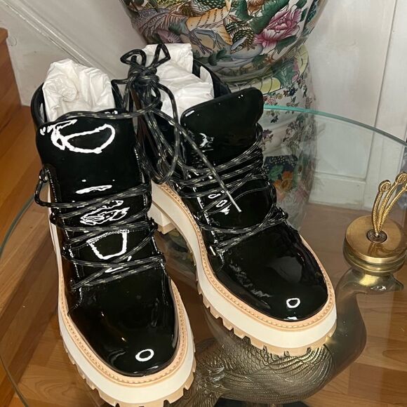 Paloma Barceló
High Expectations Platform Ankle Boot - Picture 4 of 8